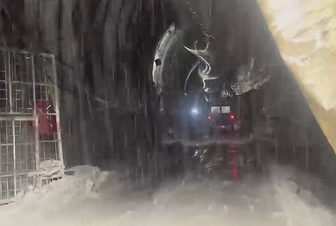 Pelo menos nove mortos e 15 desaparecidos em desabamento de túnel na Índia
