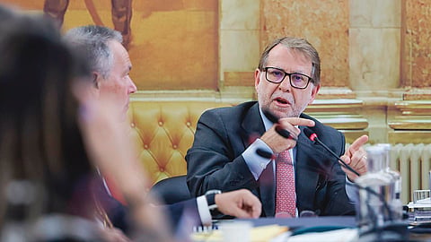 O ministro  da Administração Interna está debaixo de fogo da oposição.