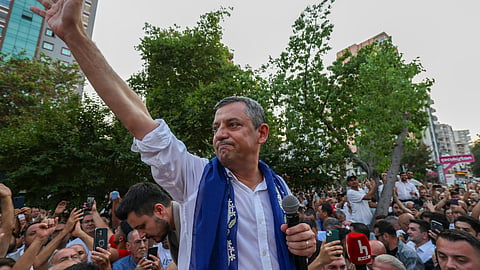Özgür Özel, líder do novo partido Yeni Parti.