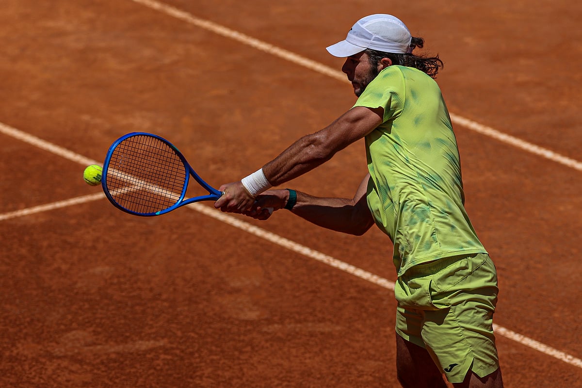 Jaime Faria đã bị loại ở vòng tứ kết Estoril Open 2026 (Ảnh: Diário de Notícias).