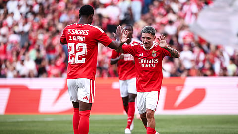Reforço Jhon Durán estreou-se com um golo, enquanto Prestianni bisou