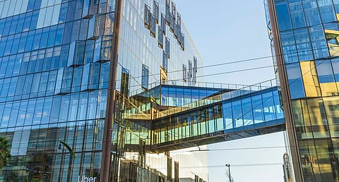 Pormenor do icónico edifício-sede da Open AI, em Mission Bay, São Francisco.