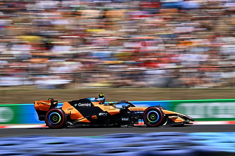 Lando Norris numa volta lançada.