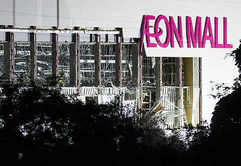 Explosão causou colapso de parte do segunda andar do centro comercial Aeon.