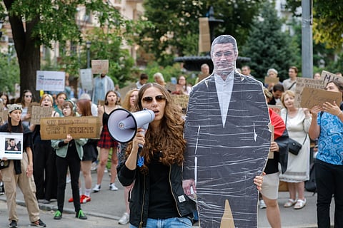 Manifestantes exigem regresso de Fedorov à pasta da Defesa.