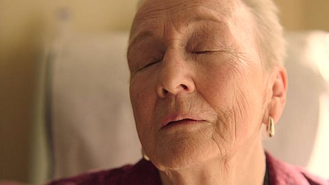 Kathleen Chalfant: histórias do corpo e da mente.
