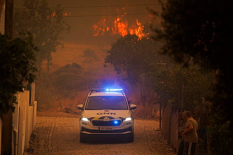 Fogo rodeia Vale de Telhas e obriga moradores a sair de casa