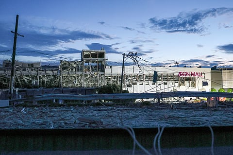 O centro Comercial Aeon ficou parcialmente destruído