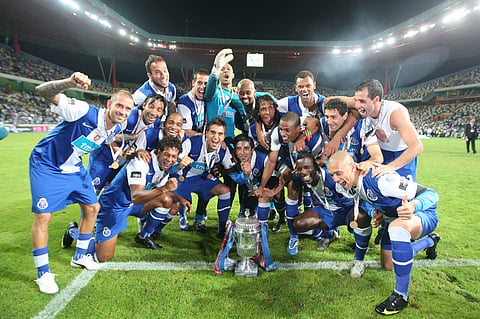 Jogadores do FC Porto festejam conquista da Supertaça, em agosto de 2009, depois de vencerem  o Paços de Ferreira (2-0), com golos  de Farias e Bruno Alves.
