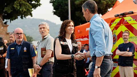 Isabel Díaz Ayuso com o primeiro-ministro espanhol, Pedro Sánchez, na resposta aos incêndios.