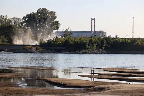 Central nuclear de Paks junto ao Danúbio