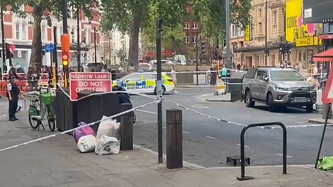 Mulher esfaqueia quatro homens no centro de Londres