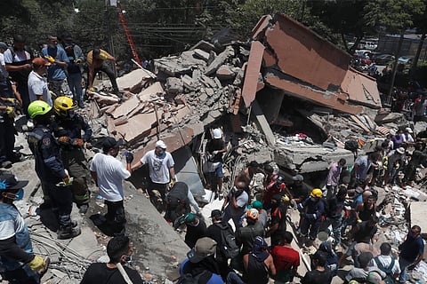 Pelo menos 111 pessoas morreram na sequência de um sismo de magnitude 7,4 na Colômbia