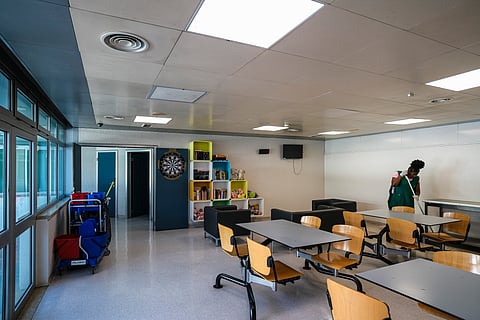 Sala no centro de instalação do aeroporto.