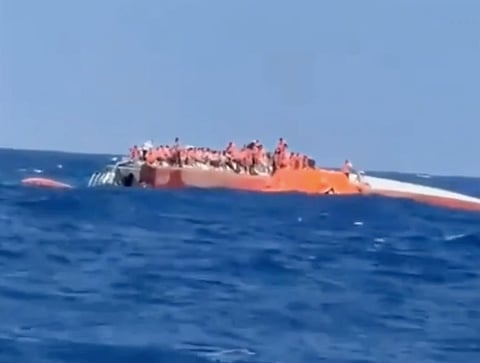 Ferry com cerca de 270 passageiros a bordo vira na costa do Chipre do Norte