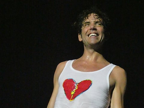Mika apresenta 