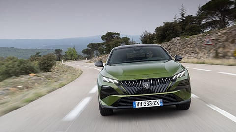 O espírito francês renasceu no Peugeot 408 GT Hybrid