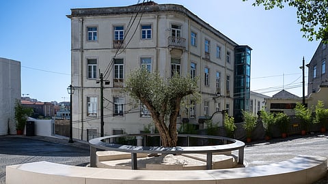 O Largo da Oliveirinha, com uma árvore de 150 anos e 16 blocos calcários – o número de vítimas mortais –, será o memorial inaugurado esta quinta-feira, dia 3 de setembro.