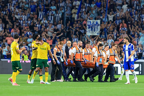 FC Porto: Froholdt sai de maca após violento choque (veja o vídeo)
