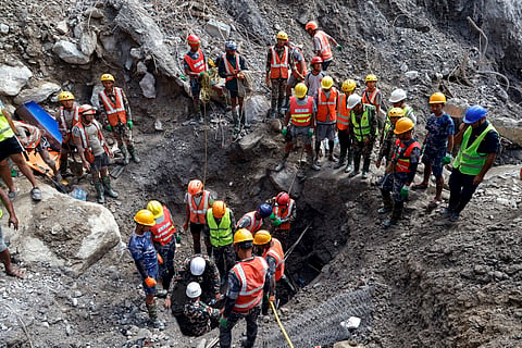Enxurrada no Nepal. Dois trabalhadores resgatados com vida de um túnel