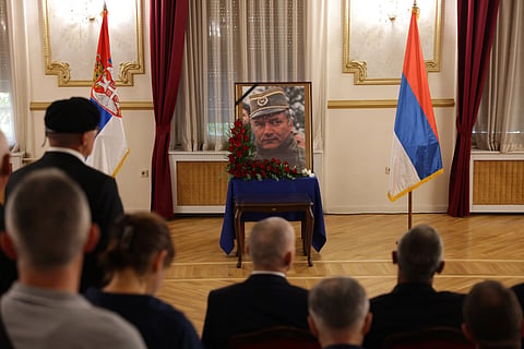Apoiantes de Ratko Mladic em homenagem em Belgrado esta sábado, 5 de setembro.