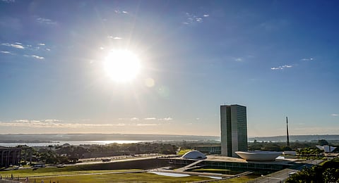 A limitação ao voto consta no Código Eleitoral brasileiro, em vigor desde 1965. 