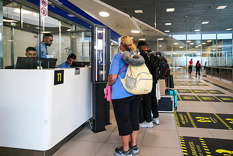 Os carimbos são substituídos por pelo registro dos dados biométricos, como a foto e impressões digitais.