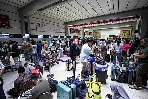 Passageiros no aeroporto internacional de Soekarno-Hatta, em Tangerang, nos arredores de Jacarta, Indonesia.