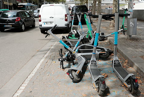 O precedente alemão pode ser uma solução para Portugal, numa altura em que Lisboa e Porto procuram respostas para o caos das trotinetes mal parqueadas e acidentes provocados pela sua circulação.