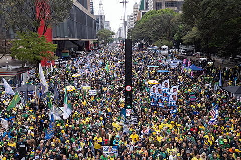 Milhares de apoiantes de Flávio Bolsonaro juntaram-se no centro da cidade de São Paulo