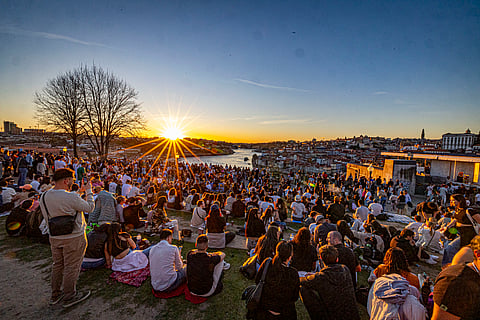 Amado por uns e odiado por outros, os dias ficarão mais "curtos" com o pôr-do-sol mais cedo e anuciam a chegada do frio ao continente. 