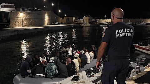 Polícia Marítima resgata cerca de 30 migrantes na ilha de Gavdos na Grécia