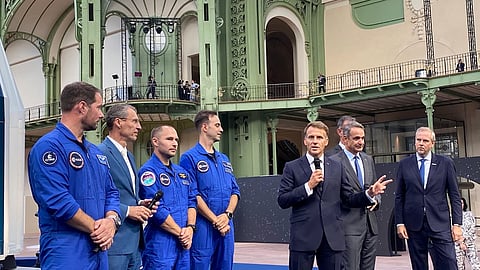 "Viva o espaço", lançou Macron na abertura da cimeira.