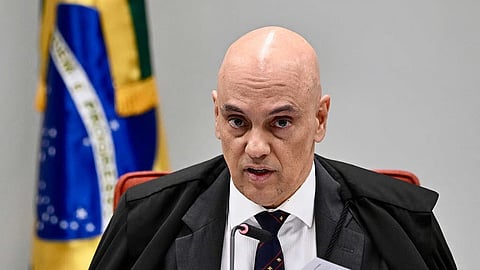Alexandre de Moraes atacou ao pedindo uma investigação criminal contra  André Mendonça “por abuso  de autoridade”.
