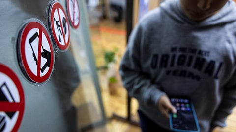 A proibição do uso de telemóveis até ao 9.º ano é uma das novidades deste novo ano letivo.