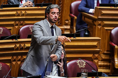 Amorim Lopes defende que, depois de meses a discutir "montes e tanques", é hora de falar de questões que "mexem com os bolsos" dos portugueses.