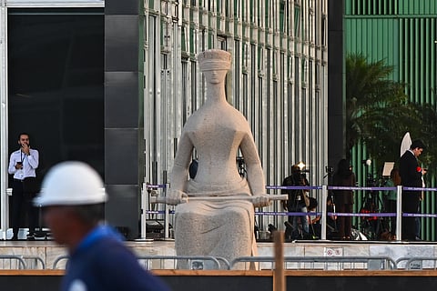 A escultura “A Justiça”, de Alfredo Ceschiatti, que está colocada junto ao STF, em Brasília.
