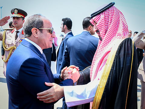 Abdel Fattah el-Sisi recebeu Mohammed bin Salman no Cairo.