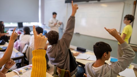 Entre os muitos braços no ar, os mais tímidos correm o risco de ficar esquecidos.