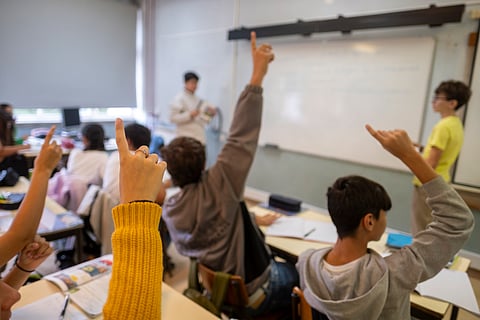 Entre os muitos braços no ar, os mais tímidos correm o risco de ficar esquecidos.
