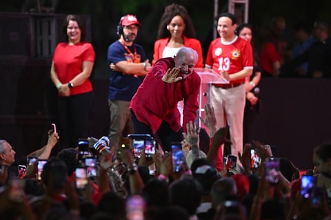 Lula da Silva, que procura a reeleição para a Presidência do Brasil, lidera as principais pesquisas.