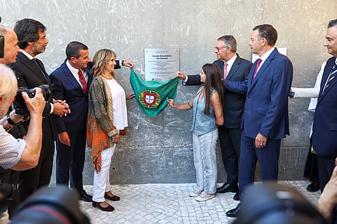 O Presidente da República, António José Seguro, inaugurou esta segunda-feira a Escola Secundária de Cascais, junto com o primeiro-ministro, Luís Montenegro, e uma comitiva que incluiu o Patriarca de Lisboa, Rui Valério, e o ministro da Educação, Fernando Alexandre.