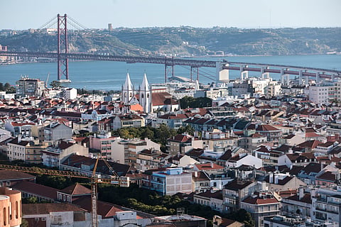 Comissários europeus relatam preocupação por subida de rendas de 103% em Lisboa.
