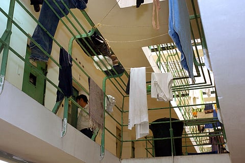 Prisão de Vale de Judeus, na qual o Mecanismo Nacional de Prevenção de Tortura/Provedoria de Justiça detectou vários casos de agressões a reclusos com irregularidades graves na respectiva investigação.