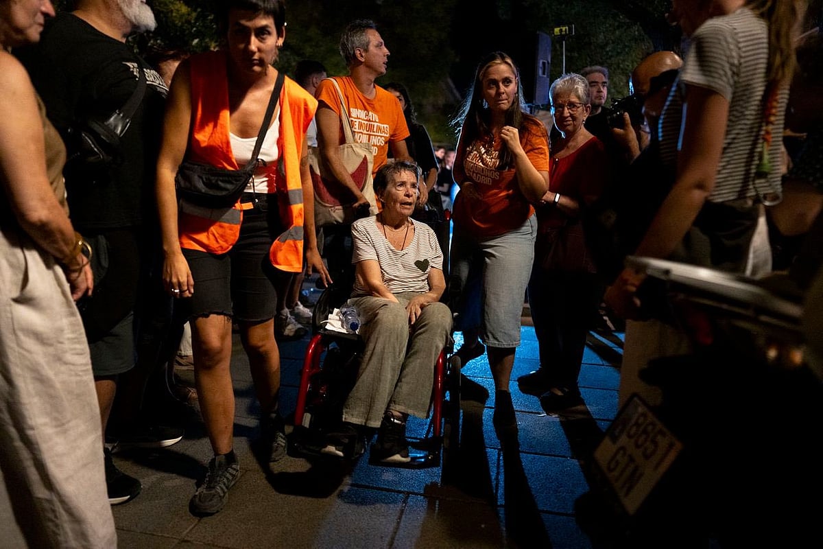 Despejo de idosa de 87 anos causa indignação em Espanha. Milhares de manifestantes bloqueiam Madrid