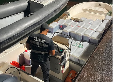 No passado dia 22, uma operação da Polícia Marítima apreendeu 5900 litros de combustível e uma embarcação.