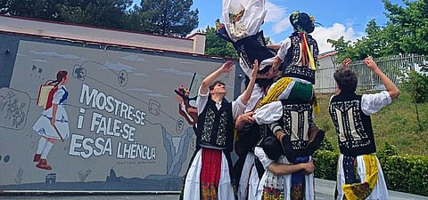 Pauliteiros de Miranda do agrupamento de Escolas de Miranda do Douro vão atuar na Praça CCB.
