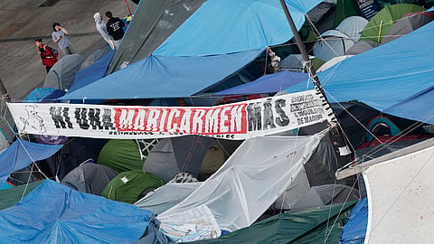 O pacote ficou conhecido como “decreto Maricarmen”, numa referência ao caso que se tornou um dos símbolos dos protestos. 