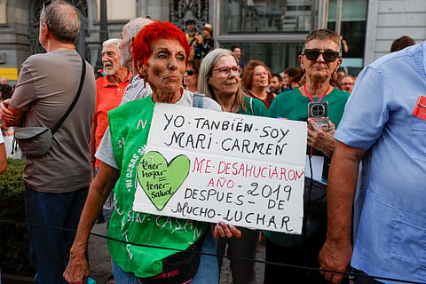 Milhares de pessoas estão em protesto.