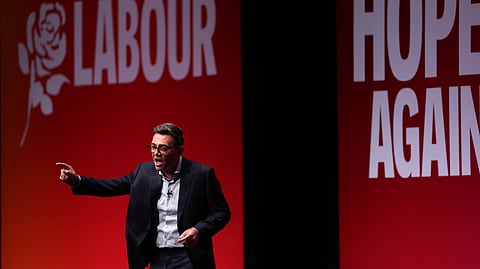 Andy Burnham durante o discurso em Liverpool.